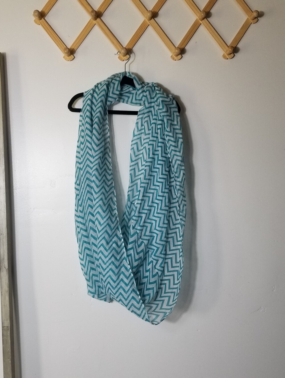 WOMEN'S INFINITY SCARF TEAL AND WHITE CHEVERON DESIGN
